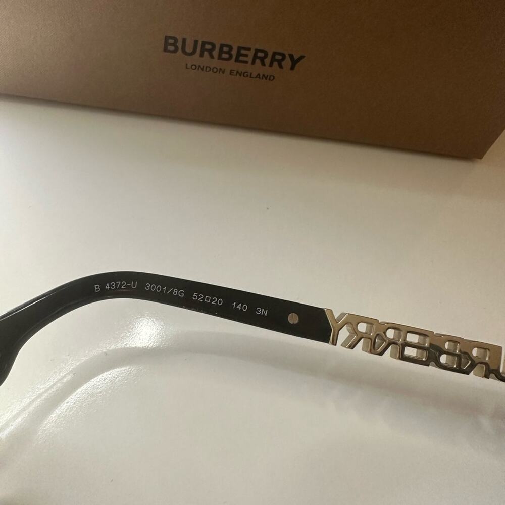 Burberry Designer Cat Eye Sunglasses 52mm - Made in Italy - Authentic - Picture 12 of 15